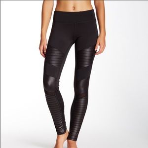 Electric yoga leggings
